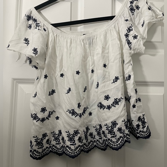 Embroidered off the shoulder blouse - Picture 2 of 3